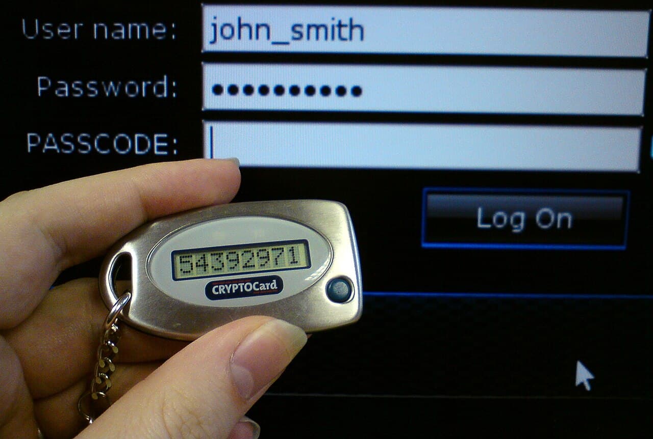 What "End-to-End Encryption" Actually Means for Your Data photo